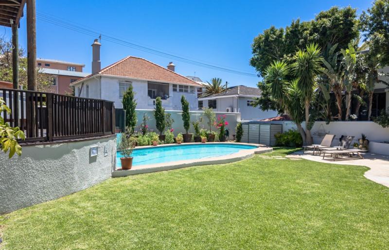 1 Bedroom Property for Sale in Sea Point Western Cape